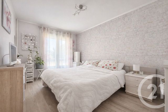 Appartement F4 à vendre - 4 pièces - 83.6 m2 - LIVRY GARGAN - 93 - ILE-DE-FRANCE - Century 21 Agence Du Cèdre