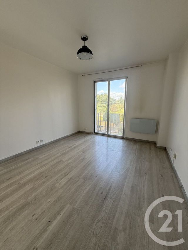 Appartement F2 à louer - 2 pièces - 45.34 m2 - LIVRY GARGAN - 93 - ILE-DE-FRANCE - Century 21 Agence Du Cèdre