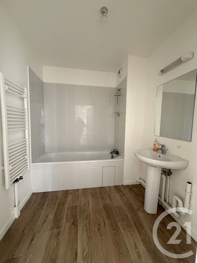 Appartement F3 à louer - 3 pièces - 66.17 m2 - MONTFERMEIL - 93 - ILE-DE-FRANCE - Century 21 Agence Du Cèdre