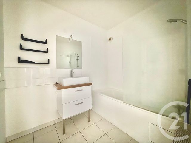 Appartement F3 à louer - 3 pièces - 59.18 m2 - VAUJOURS - 93 - ILE-DE-FRANCE - Century 21 Agence Du Cèdre