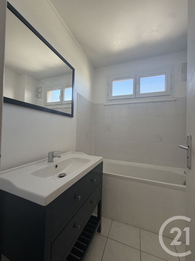 Appartement F3 à louer - 3 pièces - 62.2 m2 - LIVRY GARGAN - 93 - ILE-DE-FRANCE - Century 21 Agence Du Cèdre