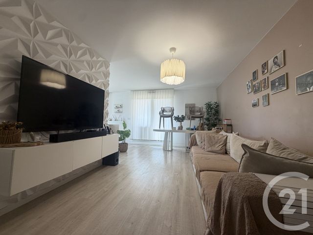 Appartement F4 à louer - 4 pièces - 81.9 m2 - MONTFERMEIL - 93 - ILE-DE-FRANCE - Century 21 Agence Du Cèdre