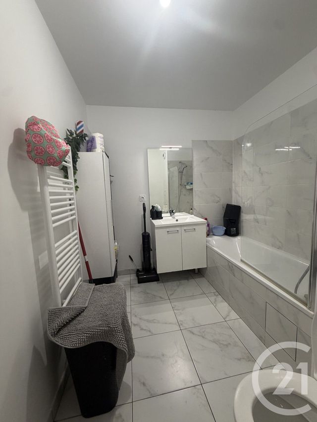 Appartement F4 à louer - 4 pièces - 81.9 m2 - MONTFERMEIL - 93 - ILE-DE-FRANCE - Century 21 Agence Du Cèdre